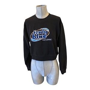 Vintage Women’s Levi’s Black Crop Sweatshirt with Blue Graphic